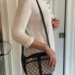 Gucci shoulder bag- like new